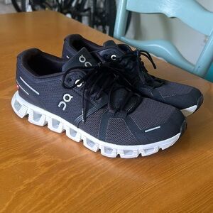 On Cloud 5 Womens Size 7.5